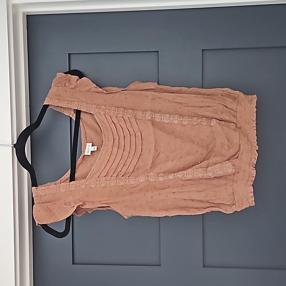 2 tanks Brown and white